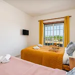 Classic & Spacious Flat W/ Balcony By Hostwise Lägenhet *