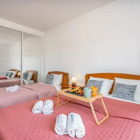 Lägenhet Classic & Spacious Flat W/ Balcony By Hostwise Monte Gordo