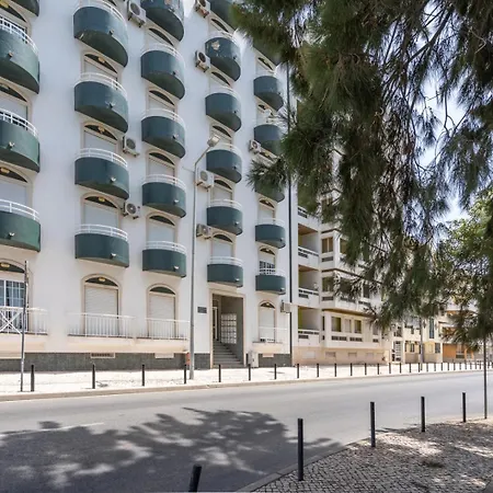Classic & Spacious Flat W/ Balcony By Hostwise Lägenhet Monte Gordo