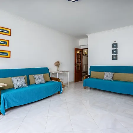 Classic & Spacious Flat W/ Balcony By Hostwise Monte Gordo