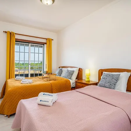 Classic & Spacious Flat W/ Balcony By Hostwise Daire Monte Gordo