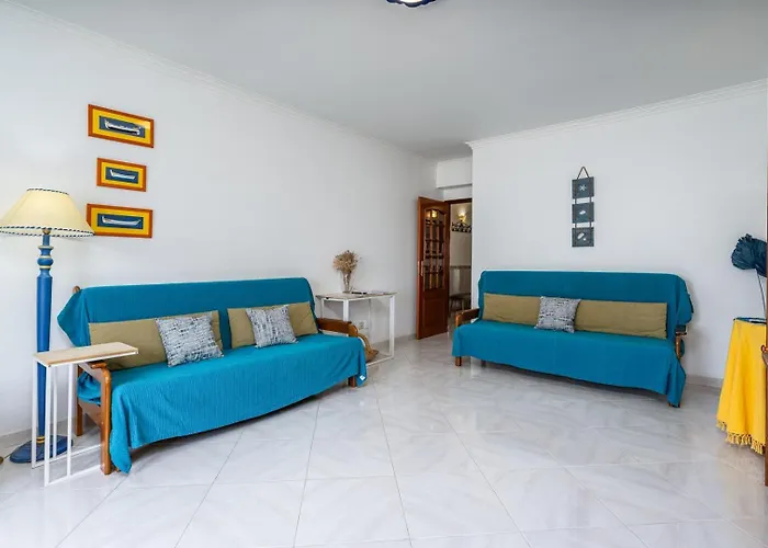 Classic & Spacious Flat W/ Balcony By Hostwise 蒙蒂戈杜